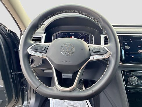 Used 2023 Volkswagen Atlas SE w/ Panoramic Sunroof Package image 40