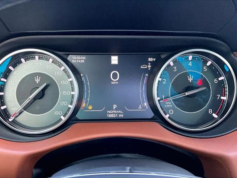 Used 2021 Maserati Levante GranLusso image 24