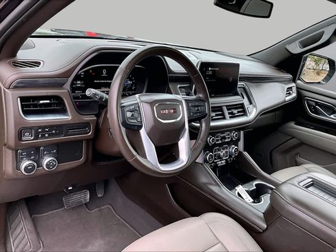 Used 2023 GMC Yukon SLT w/ SLT Luxury Package AWD/4WD image 18