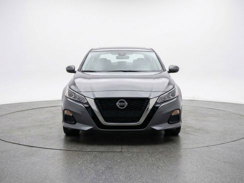 Used 2025 Nissan Altima 2.5 SV image 2