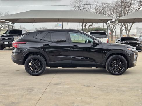 Certified 2025 Chevrolet Trax ACTIV image 2