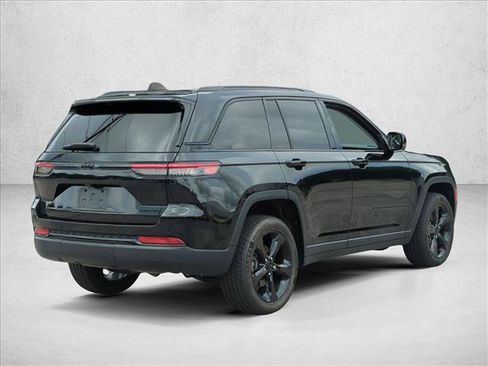 Used 2023 Jeep Grand Cherokee Limited w/ Black Appearance Package RWD image 5