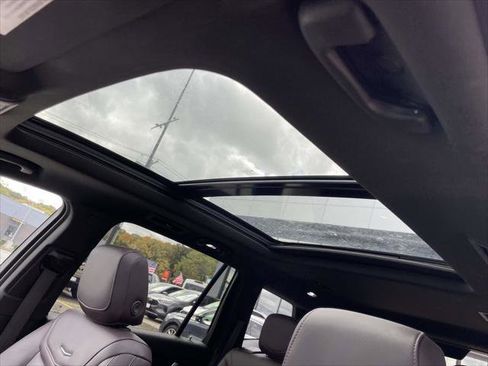 Used 2023 Cadillac XT6 Premium Luxury image 18