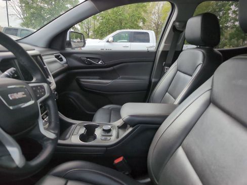 Used 2023 GMC Acadia SLT image 2