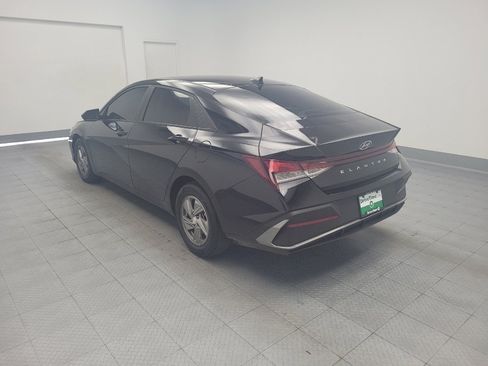 Used 2025 Hyundai Elantra SE FWD image 5