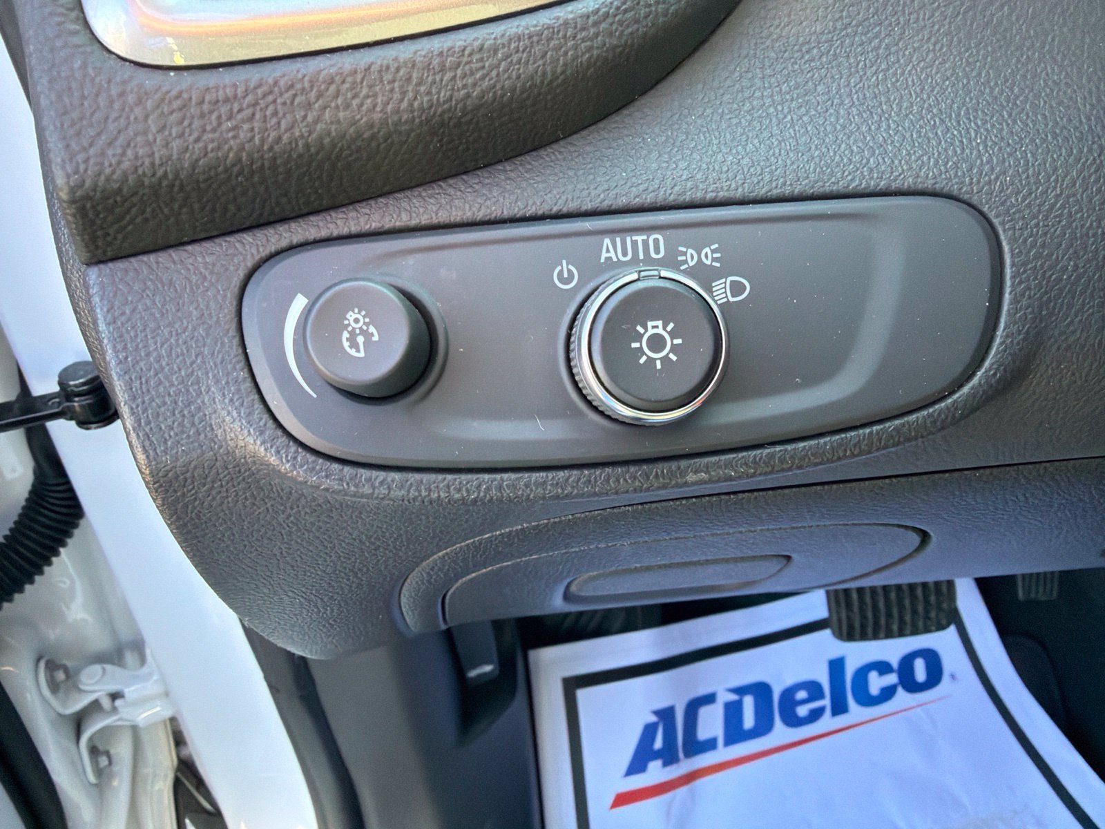 Used 2020 Chevrolet Trax LS w/ Tint and Cruise Package FWD image 10