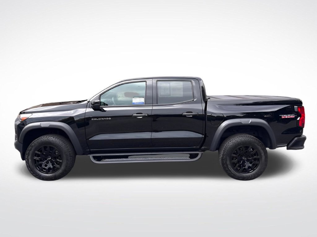 Used 2024 Chevrolet Colorado Trail Boss w/ Technology Package AWD/4WD image 4
