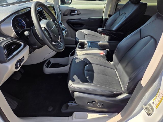 Used 2024 Chrysler Pacifica Limited FWD image 10