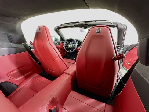 Certified 2024 Porsche 911 Targa 4 AWD/4WD image 29