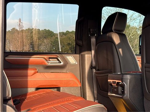 Used 2024 GMC Sierra 2500 Denali Ultimate image 10