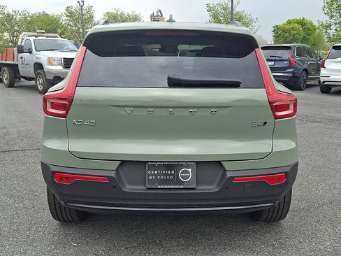 Used 2025 Volvo XC40 B5 Plus AWD/4WD image 5