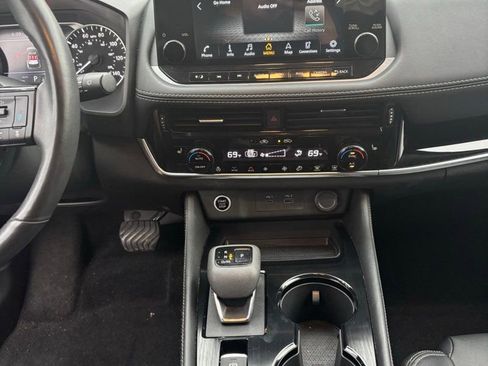 Used 2023 Nissan Rogue SL w/ SL Premium Package image 12