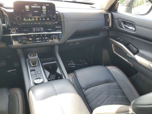 Certified 2023 Nissan Pathfinder Platinum AWD/4WD image 16
