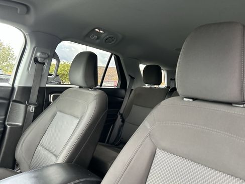 Used 2023 Ford Explorer XLT image 22