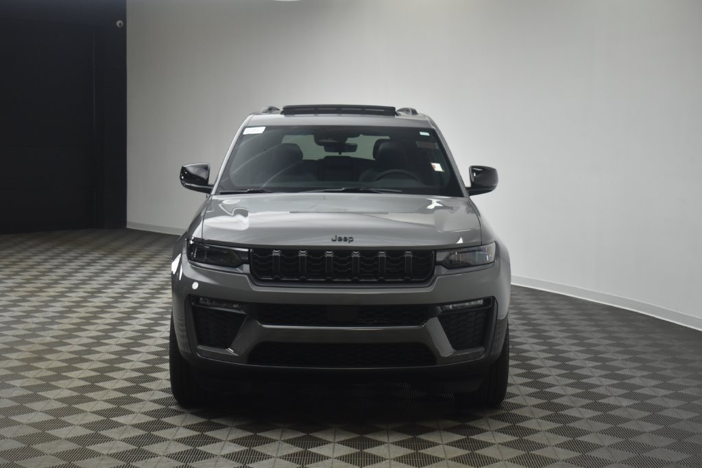 New 2027 Jeep Grand Cherokee Limited AWD/4WD image 2