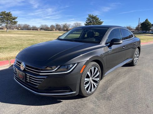 Used 2019 Volkswagen Arteon SE image 2