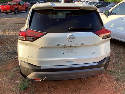Used 2023 Nissan Rogue SV w/ SV Premium B Package FWD image 3