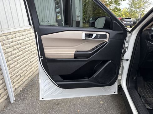 Used 2020 Ford Explorer XLT w/ Equipment Group 202A image 11