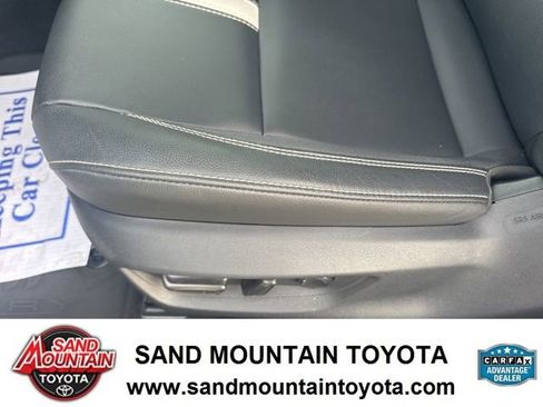 Used 2025 Toyota Camry SE w/ Convenience Package image 16