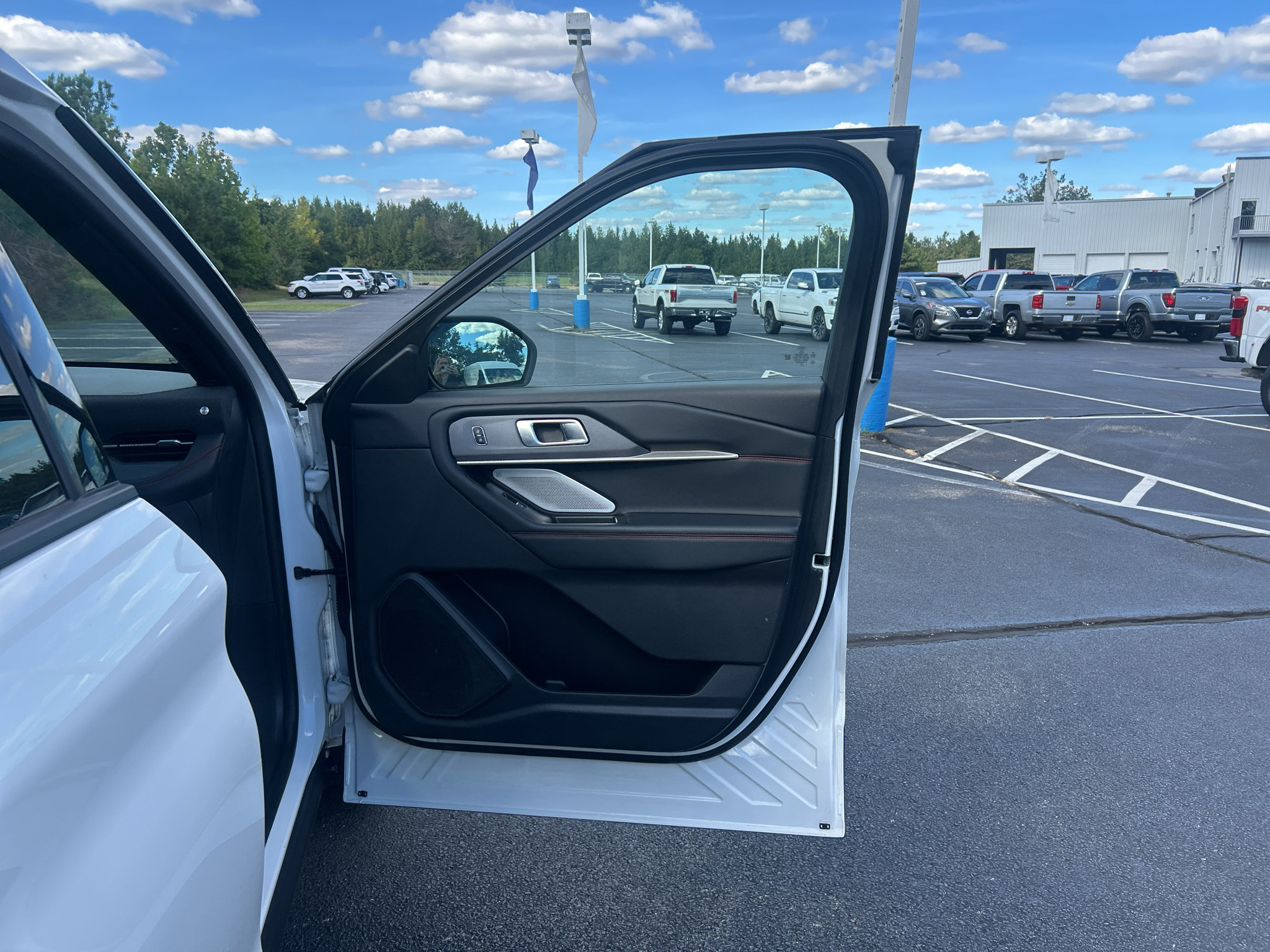 Used 2025 Ford Explorer ST RWD image 21