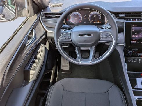 New 2026 Jeep Grand Cherokee L Laredo image 18