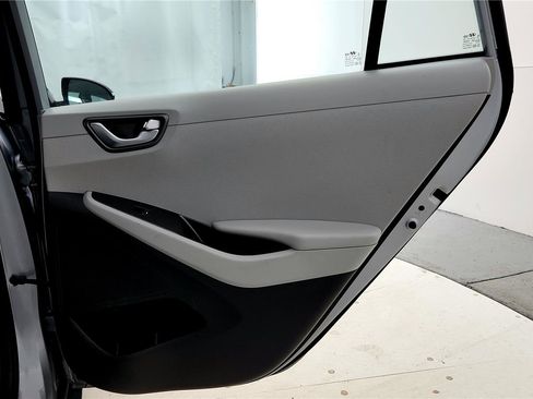 Used 2020 Hyundai Ioniq SEL image 19