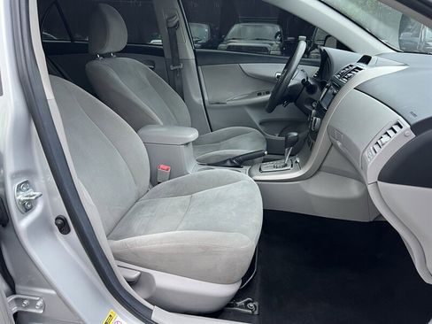 Used 2013 Toyota Corolla LE FWD image 13