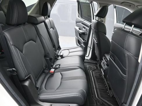 Certified 2025 Honda Pilot Touring image 25