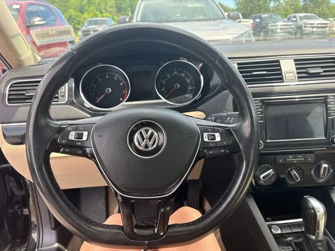 Used 2016 Volkswagen Jetta SEL FWD image 11