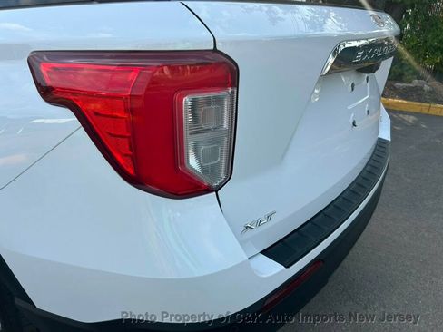 Used 2022 Ford Explorer XLT AWD/4WD image 23