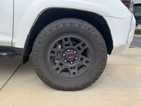 Used 2023 Toyota 4Runner SR5 Premium w/ Moonroof Package RWD image 13