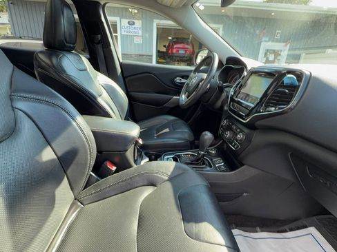 Used 2019 Jeep Cherokee Limited AWD/4WD image 23