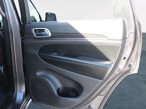 Used 2018 Jeep Grand Cherokee Limited image 27