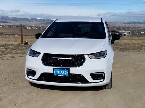 New 2026 Chrysler Pacifica Select FWD image 3