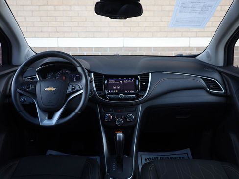 Used 2021 Chevrolet Trax LT w/ LT Convenience Package FWD image 32