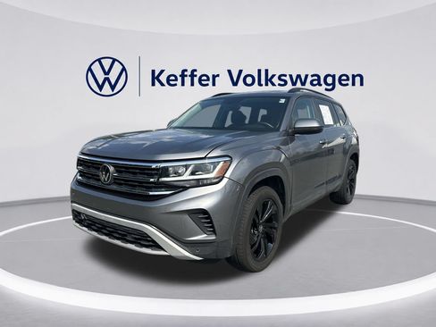 Used 2023 Volkswagen Atlas SE w/ Black Wheel Package AWD/4WD image 1