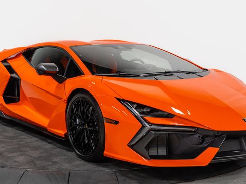 Used 2025 Lamborghini Revuelto image 11