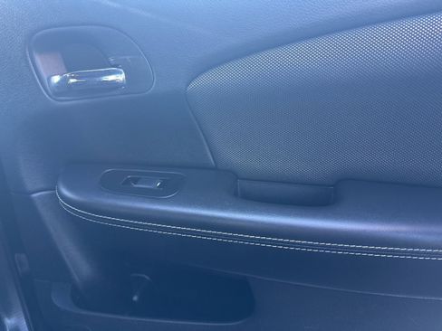 Used 2013 Dodge Avenger SE image 29