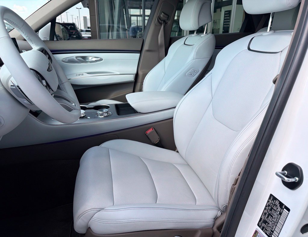 Used 2026 Genesis GV70 2.5T Advanced AWD/4WD image 5