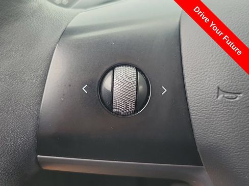 Used 2021 Tesla Model Y Long Range AWD/4WD image 5