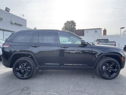 New 2026 Jeep Grand Cherokee Limited w/ Limited Altitude Package image 8