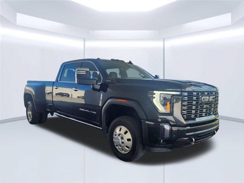 Used 2024 GMC Sierra 3500 Denali Ultimate AWD/4WD image 3