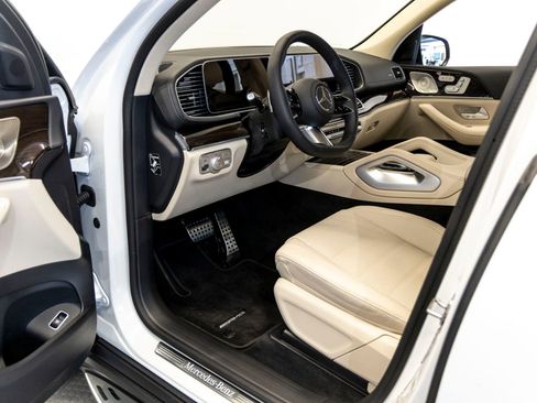 Used 2026 Mercedes-Benz GLS 450 4MATIC image 15