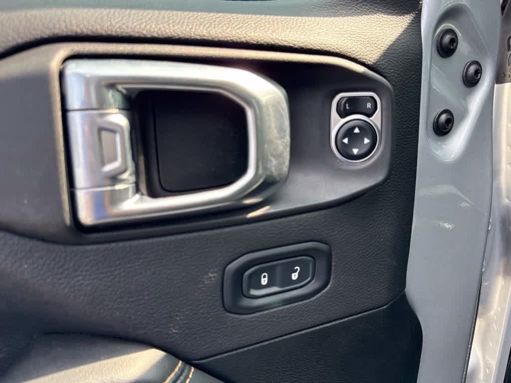 Used 2024 Jeep Wrangler Unlimited Sahara AWD/4WD image 23