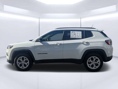 Used 2024 Jeep Compass Latitude AWD/4WD image 6