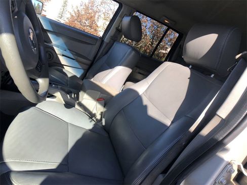 Used 2007 Jeep Commander Sport image 11