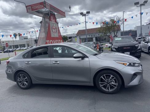 Used 2022 Kia Forte LXS w/ LXS Technology Package image 6