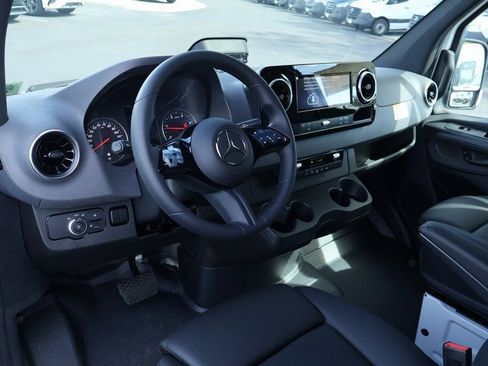 New 2025 Mercedes-Benz Sprinter 2500 image 3