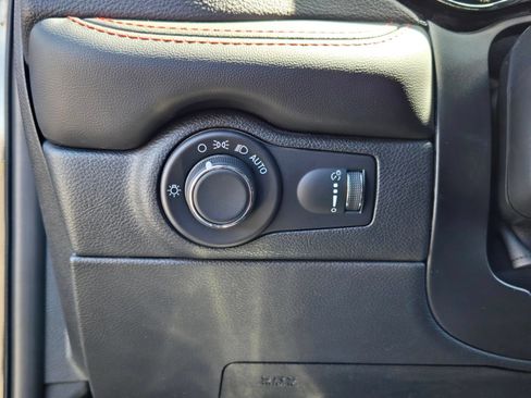 Used 2025 Dodge Durango GT AWD/4WD image 17