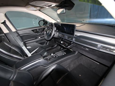 Used 2025 Lincoln Corsair FWD image 20